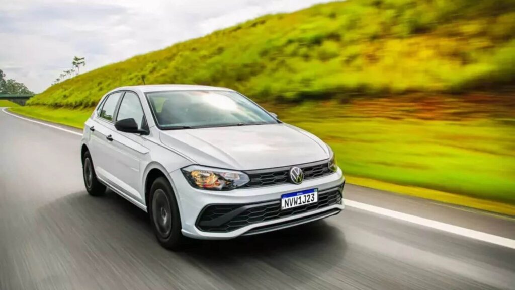 painel volkswagen polo prata em movimneto