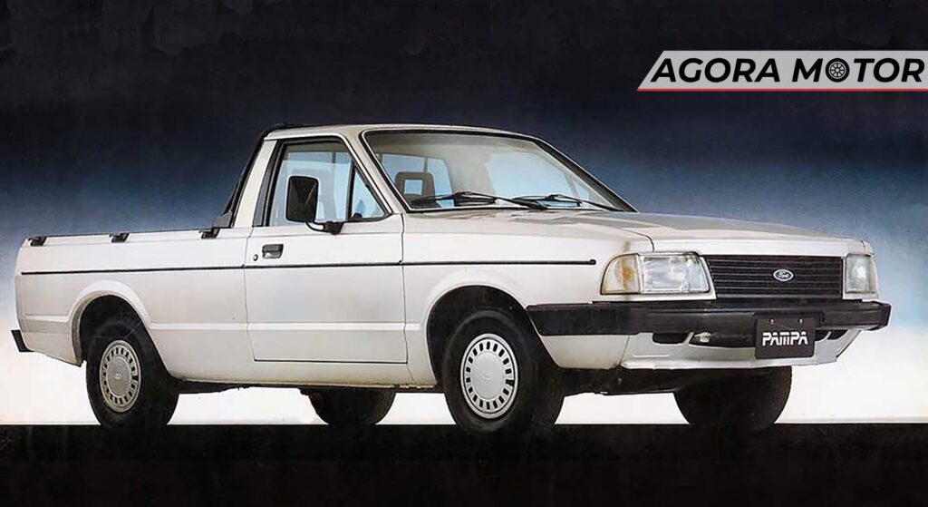 Ford pampa branco parado na diagonal.
