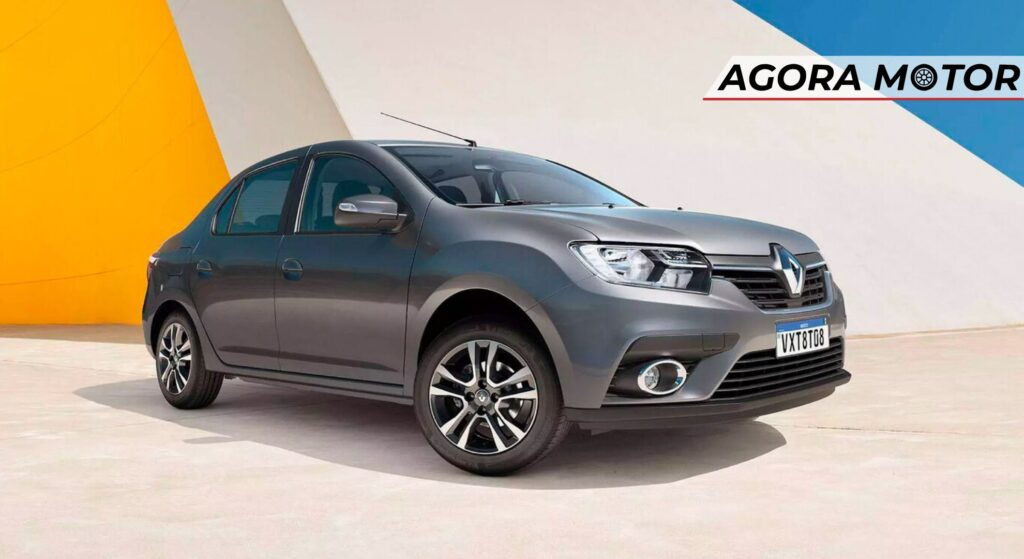 Renault Logan cinza parado na diagonal.