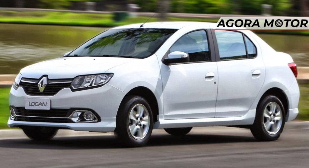 Renault Logan branco em velocidade.