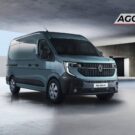 Renault Master azul parado de frente.