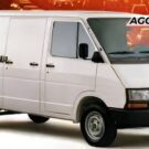 Chevrolet Space Van branca de lado.