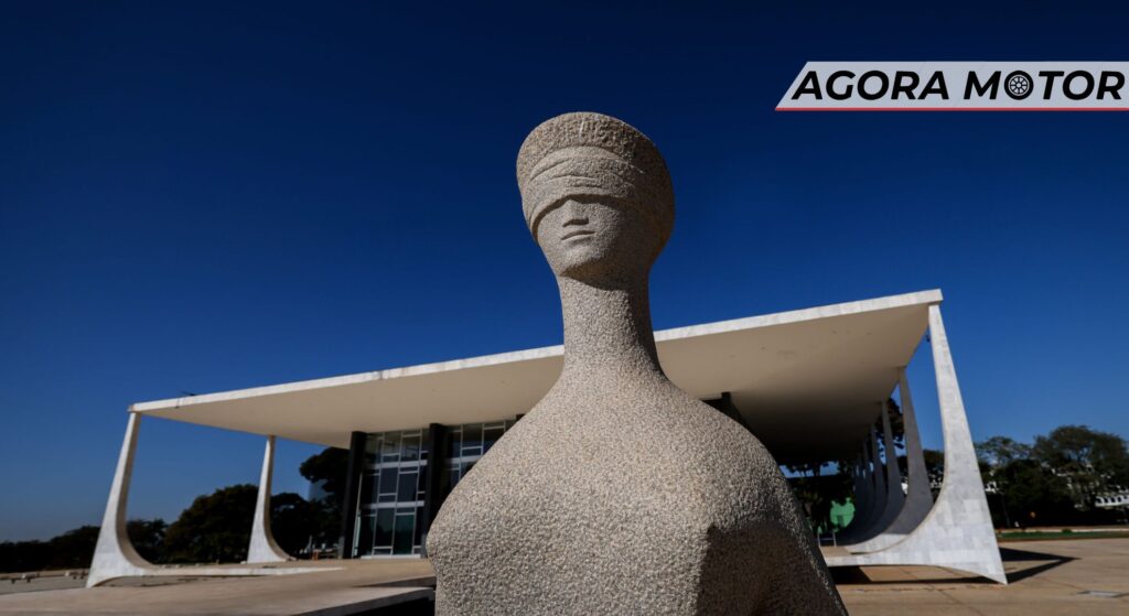 escultura STF.
