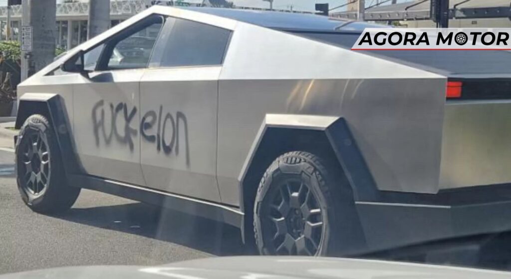 Tesla com vandalismo.