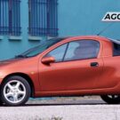 Chevrolet Tigra laranja de lado.