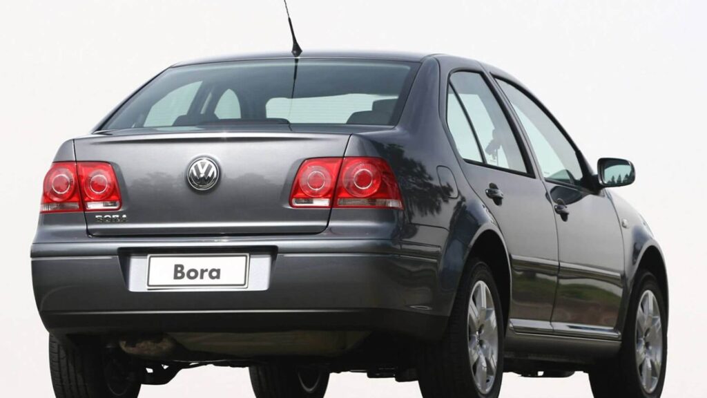 traseira volkswagen bora cinza escuro