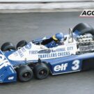 Tyrrell P34 azul em velocidade.