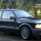 Ford Verona preto parado na diagonal.