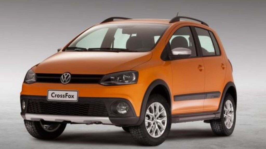 volkswagen crossfox laranja na diagonal