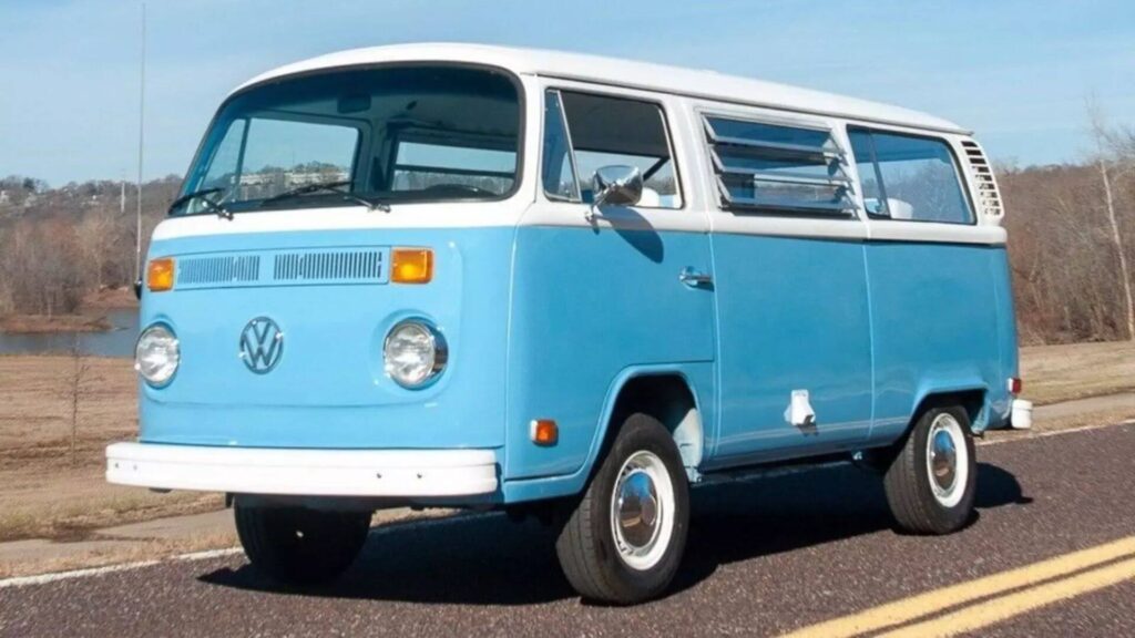 volkswagen kombi azul com branco