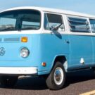 volkswagen kombi azul com branco