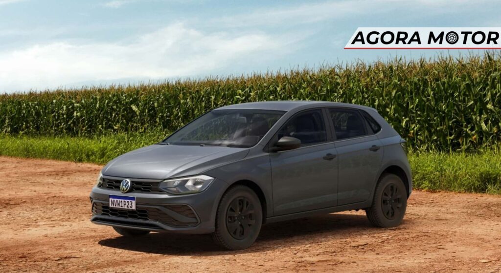 Volkswagen Polo cinza parado na diagonal.