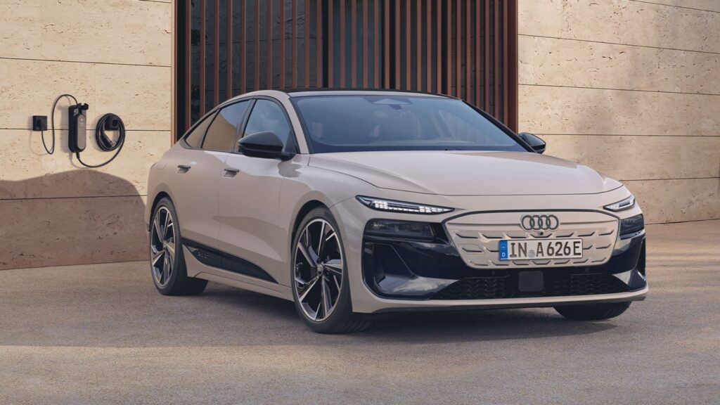 Audi A6 Sportback e-tron bege na diagonal.