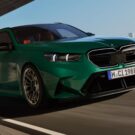 Frente da BMW M5 Touring verde.