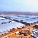 BYD Dolphin Mini bege na estrada.