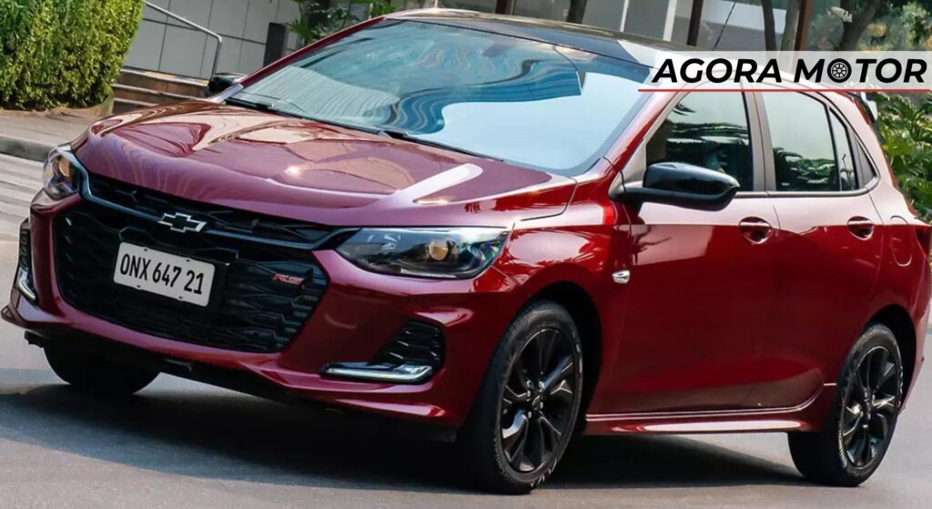 Chevrolet Onix em movimento na estrada.