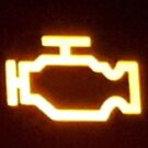 Pode dirigir com a luz da injeção acesa?