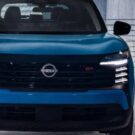 Frente do Novo Nissan Kicks azul.