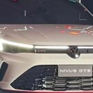 Frente do Nivus GTS branco.