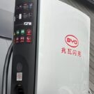 Novo carreador da BYD DE 1000 Kw branco.