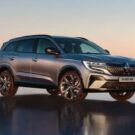 Novo Renault Espace cinza na diagonal.