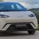 Dolphin Mini 5 branco em velocidade.