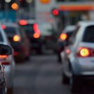 Trânsito de carros.