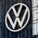 Empresa da Volkswagen destacando a logo.