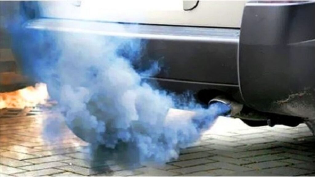 Entenda as cores de fumaça de seu carro.