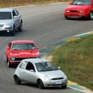 Carros apostando corrida na psita de Track Days.