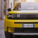 Fiat Grande Panda amarelo de frente.