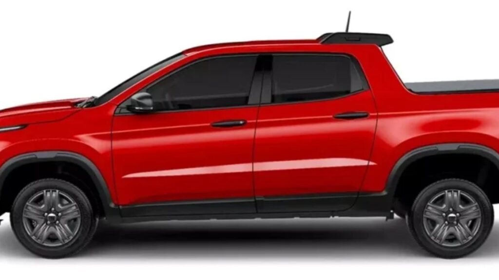 Lateral da Fiat Toro Endurance Turbo 270 Flex AT6 vermelha 2025.