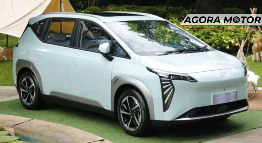 Carro da GAC branco parado de lado.