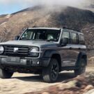 GWM Tank 300 cinza escuro na estrada de chão.