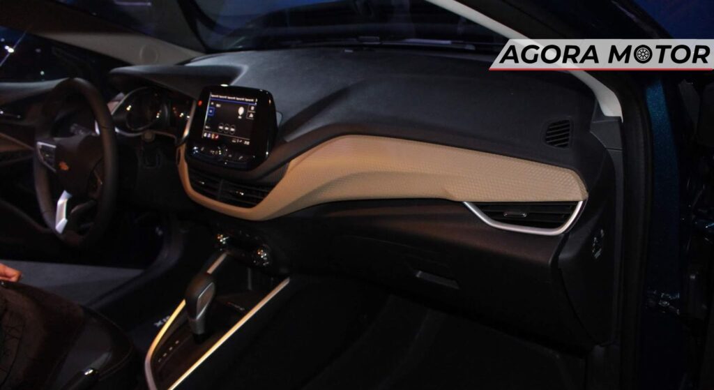 Interna do Chevrolet Onix.