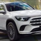 Mercedes-Benz GLB branca na estrada.