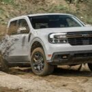 Maverick Tremor cinza na terra.