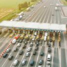 Pedágio com carros.