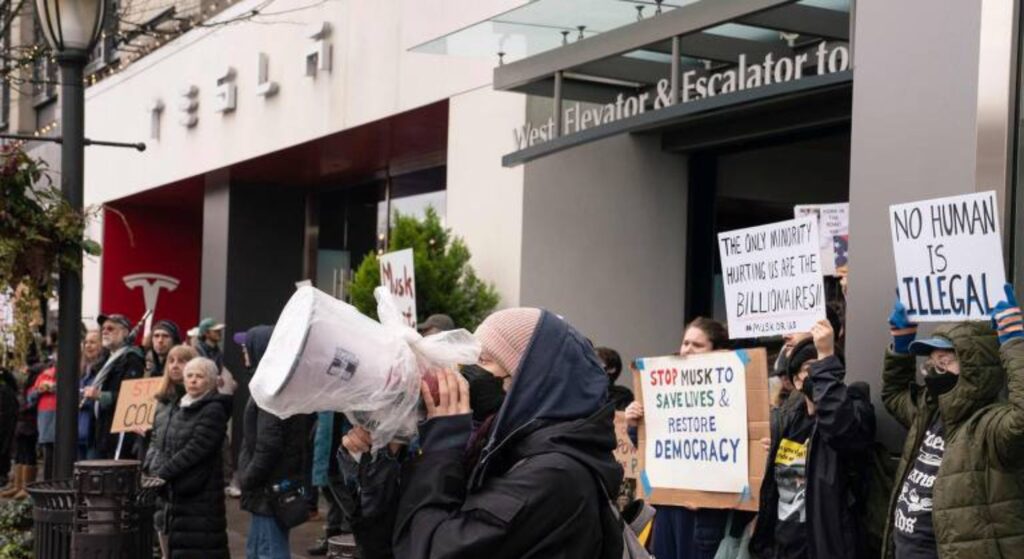 Protesto do Elon Musk.