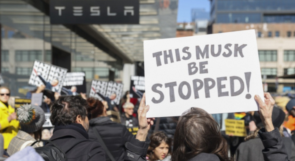 Protesto do Elon Musk.