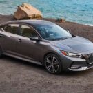 sentra 2025 cinza escuro estacionado