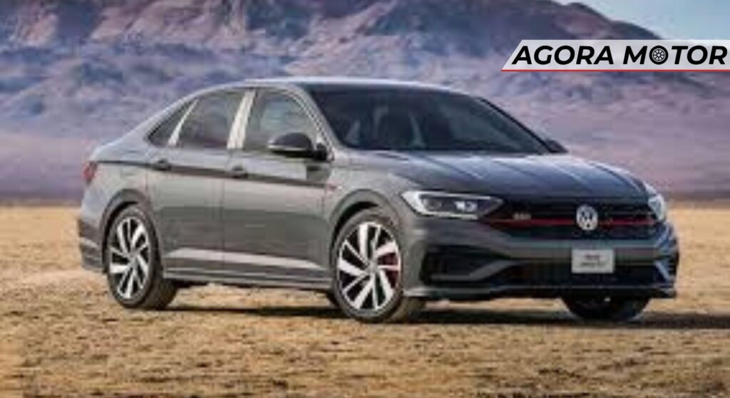 Volkswagen Jetta cinza parado na diagonal.