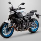 Yamaha MT-07 cinza na diagonal.