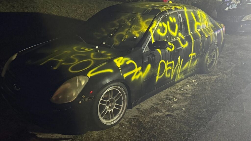 Vingança de mulher no carro do Ex namorado da errado.