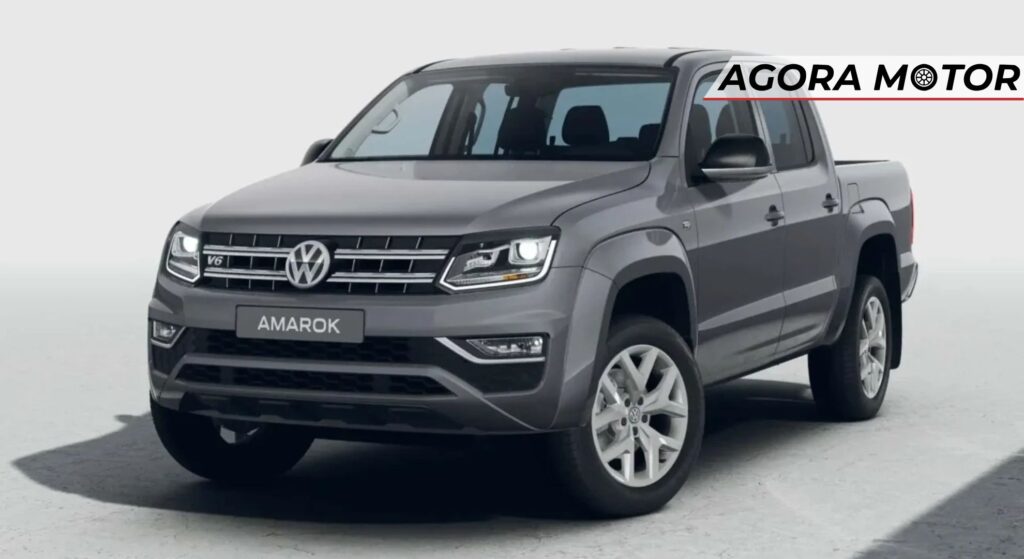Volkswagen Amarok cinza parado na diagonal.
