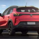 Volkswagen Tera vermelho parado.