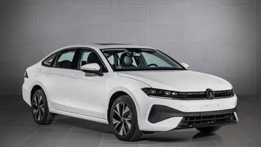 Volkswagen Sagitar branco na diagonal.