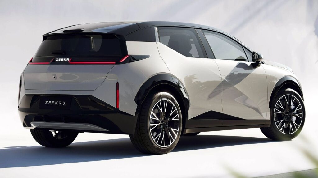 Traseira do Zeekr X bege.