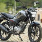Honda CG 160 Start cinza escuro na diagonal.
