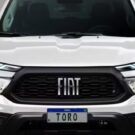 Frete da Fiat Toro branca.